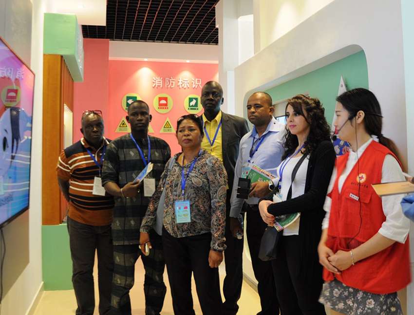 國際客戶(hù)參觀(guān)車(chē)間